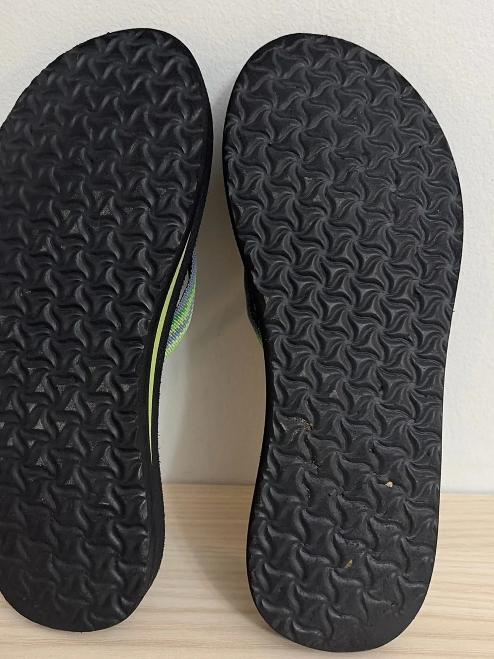 Teva women’s black/green flip flops size 6
